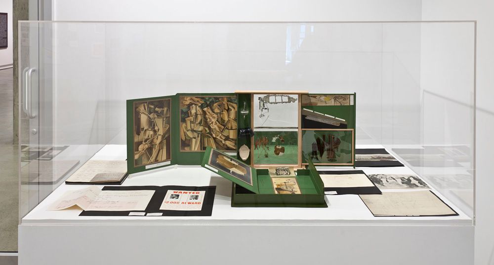 Vue de l’exposition _Histoires de l’art,_ VOX, 16 mars au 19 mai 2012. Crédit : Michel Brunelle.