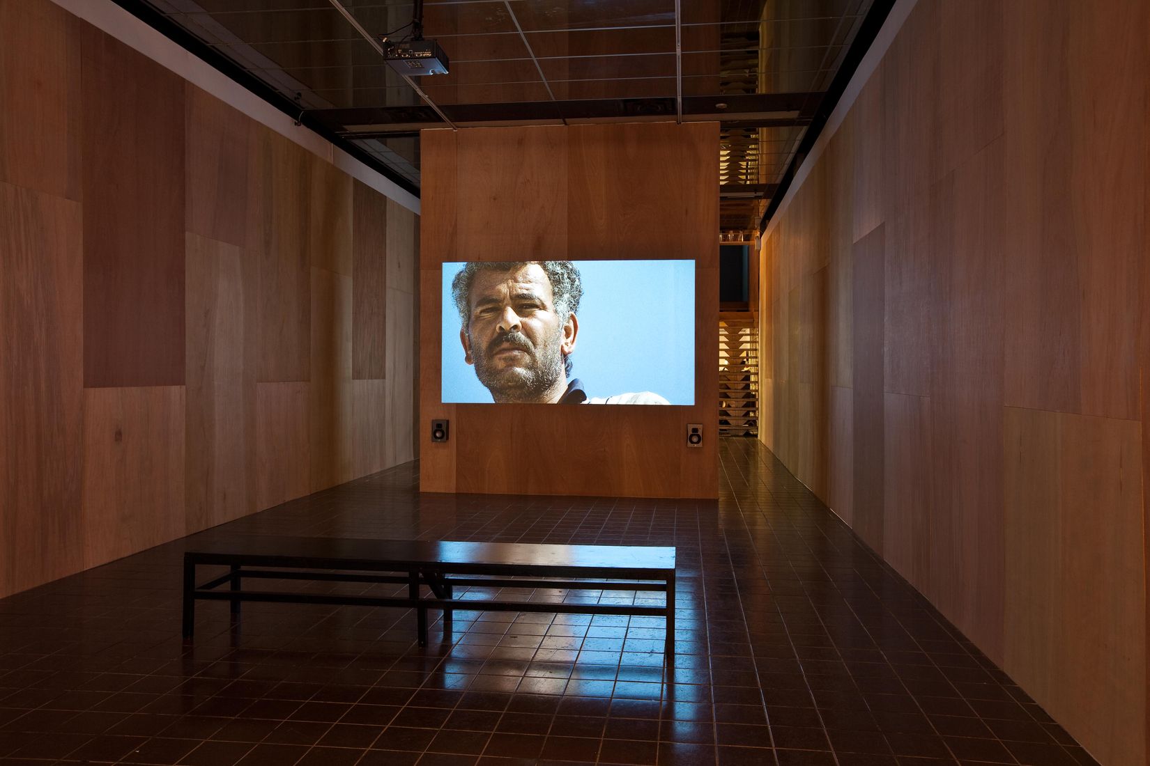 Vue de l'exposition _Yael Bartana,_ VOX, 2009. Photo: Michel Brunelle.