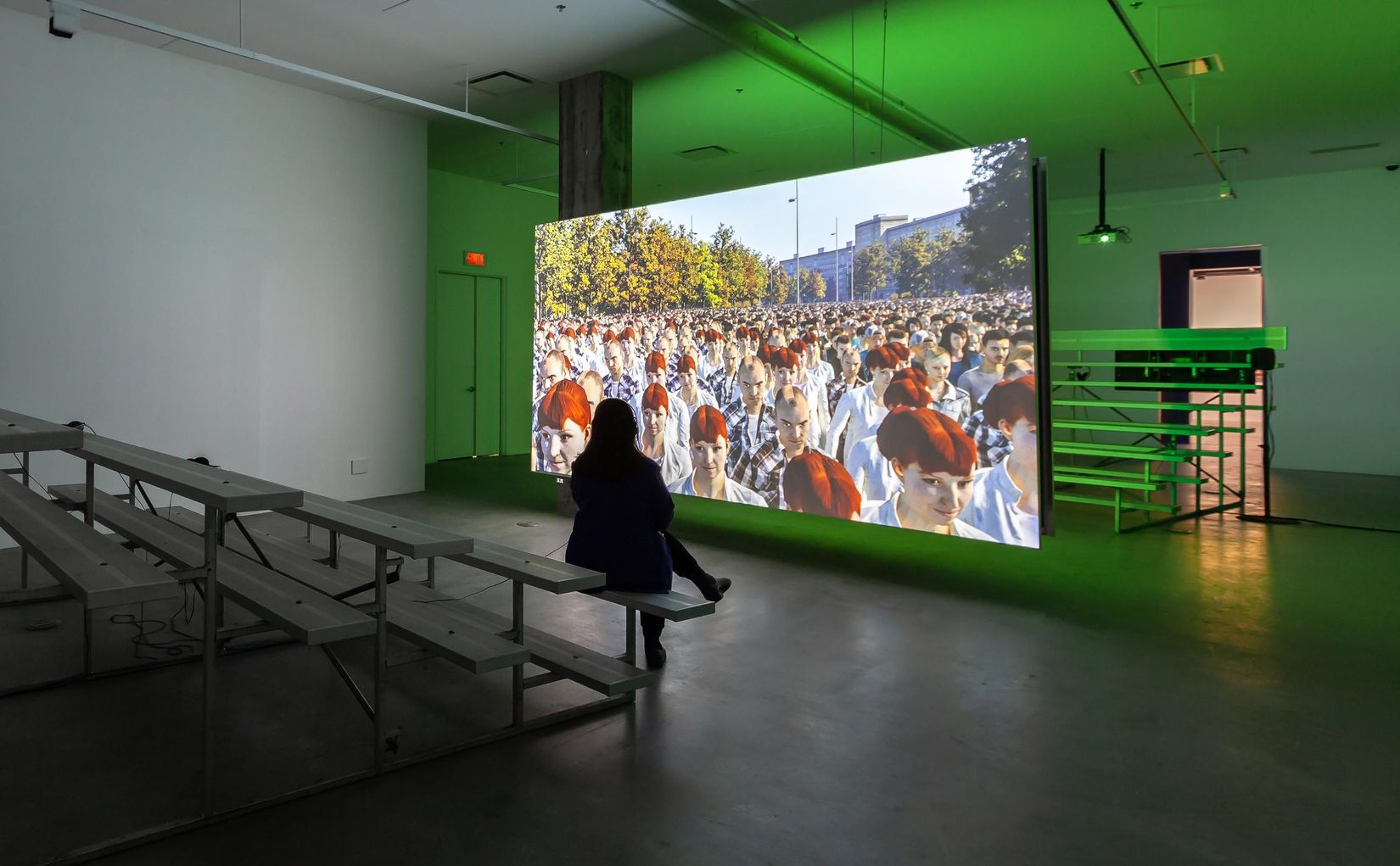 Vue de l'exposition Clemens von Wedemeyer. The Illusion of a Crowd, 2022. Photo : Michel Brunelle.