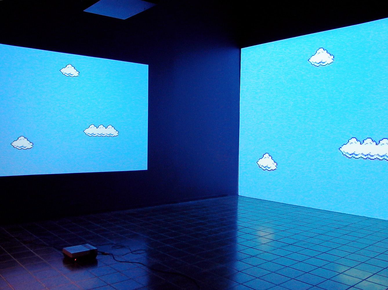 Vue de l’exposition _Le système des allusions_, VOX, 2005. Photo : VOX.