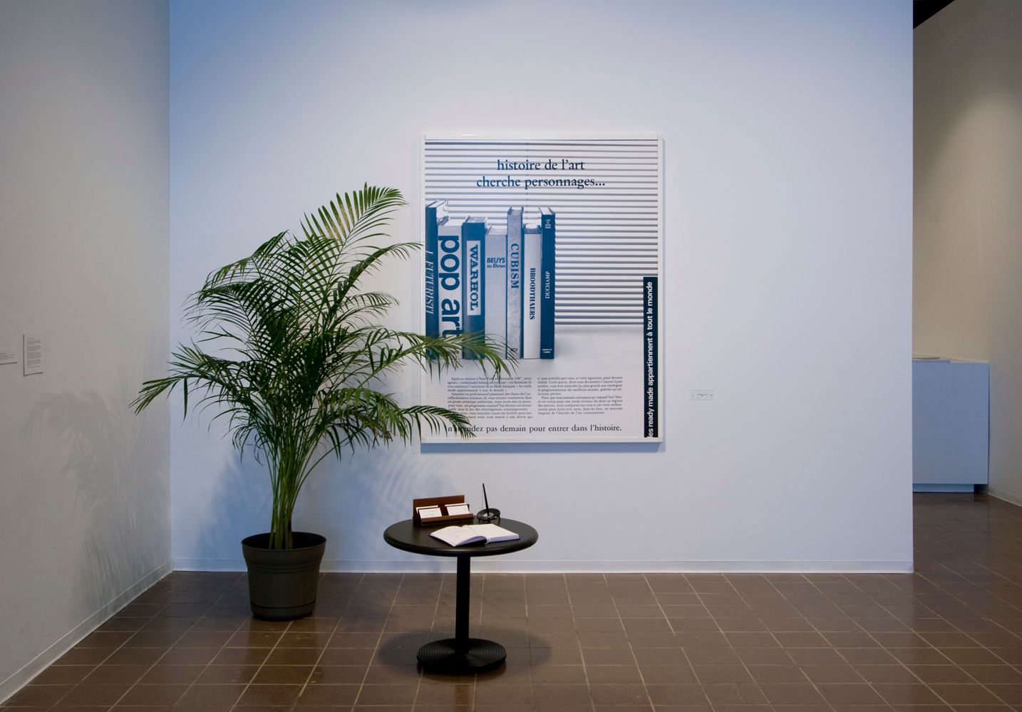 Vue de l'exposition _Tractatus Logico-Catalogicus_, VOX, 2009. Photo : Michel Brunelle.