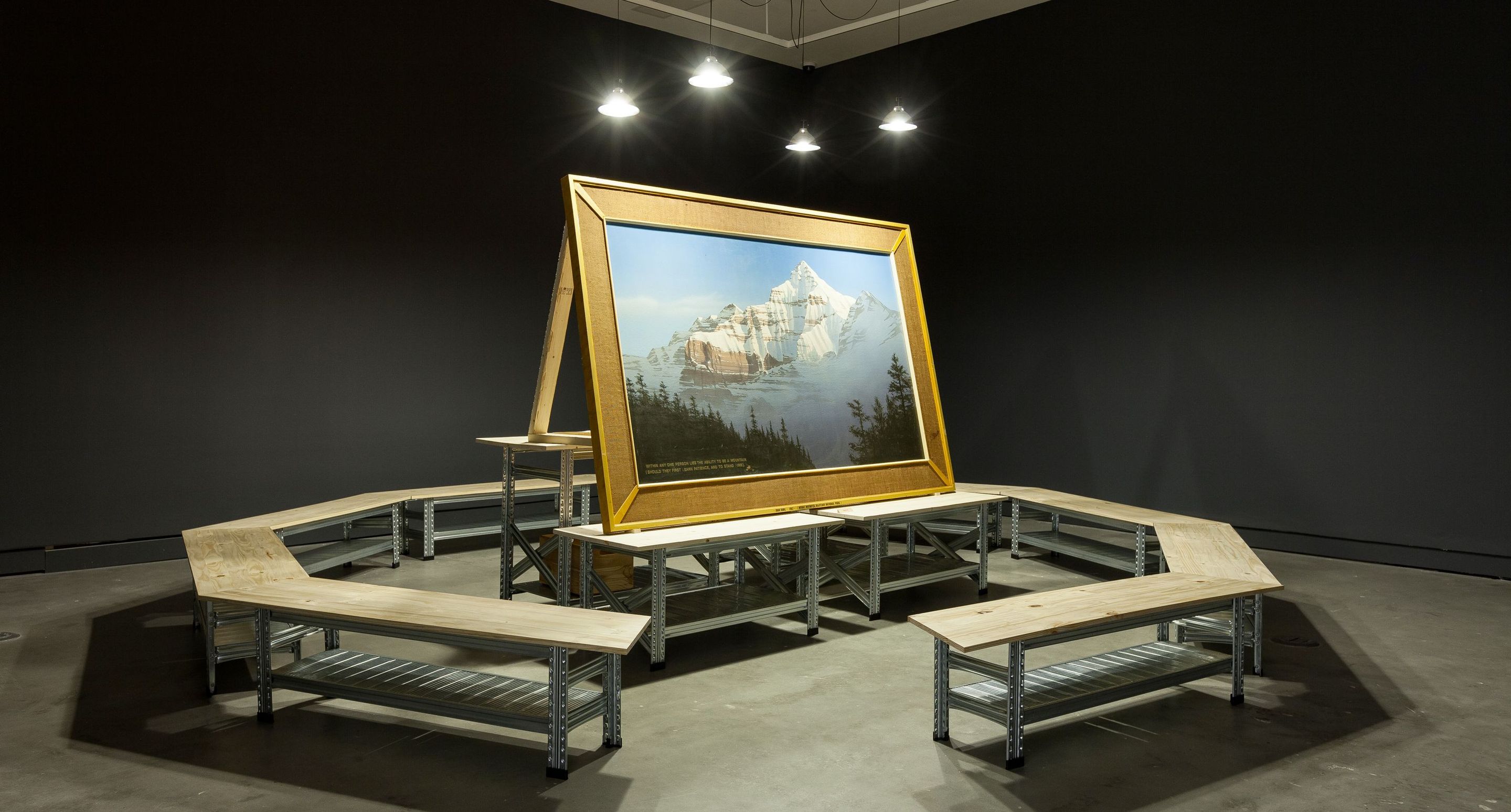 Vue de l'exposition L'Imaginaire radical : le contrat social montrant Agency, VOX, 2018.